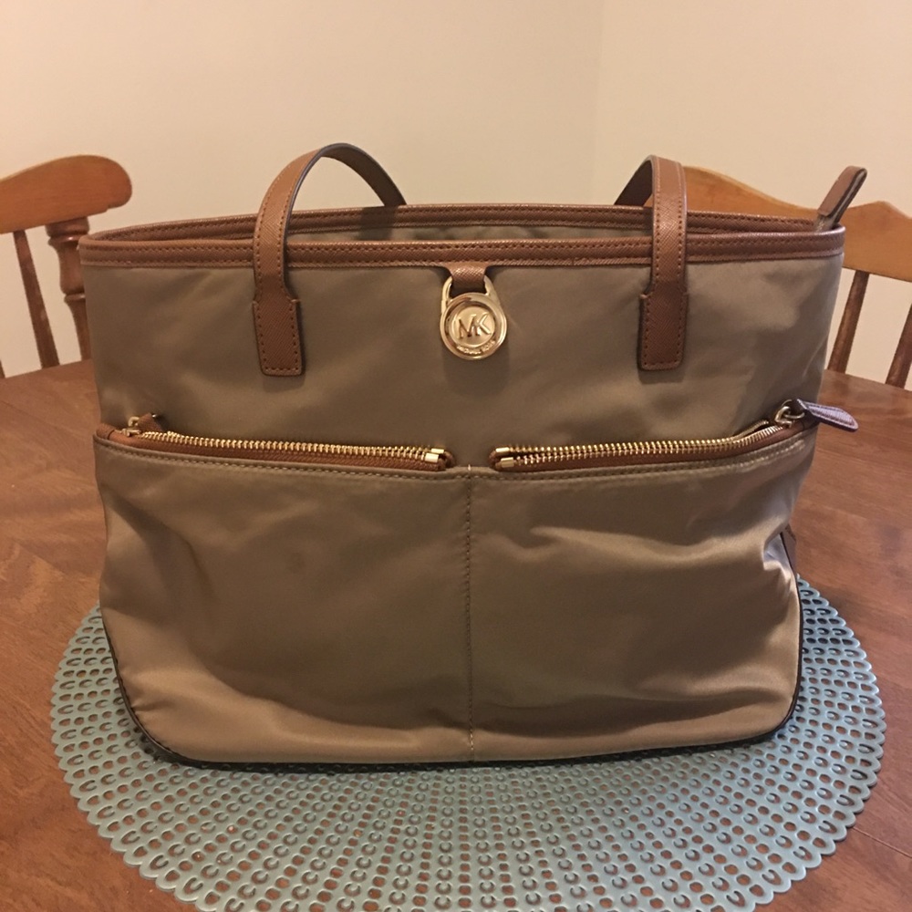 Micheal Kors Purse